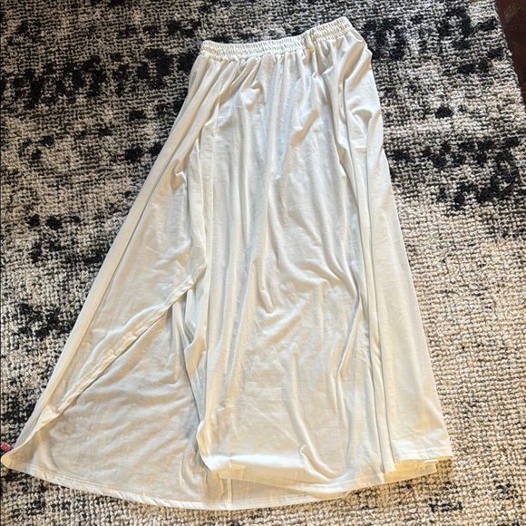 Elegant Cream Maxi Skirt - Picture 1 of 2
